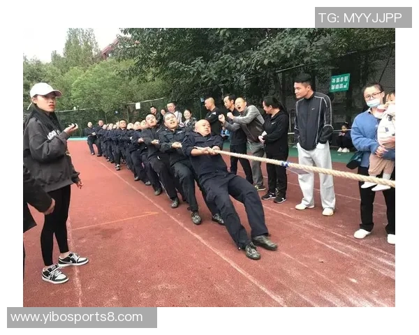 卓尔足球俱乐部奋勇争先展现团队精神与拼搏精神的精彩瞬间 卓尔足球俱乐部奋勇争先展现团队精神与拼搏精神的精彩瞬间